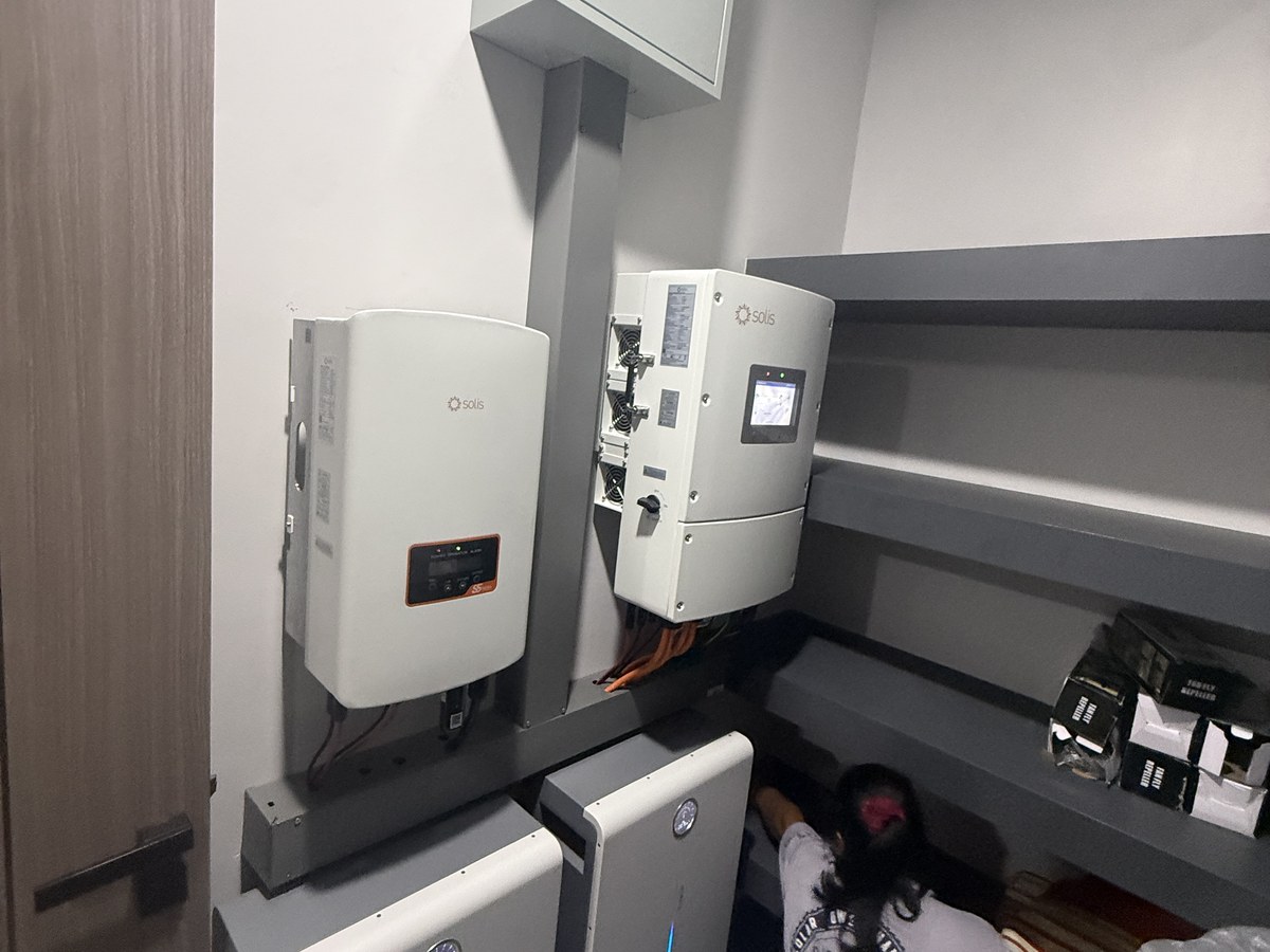 Hybrid Battery Solar System